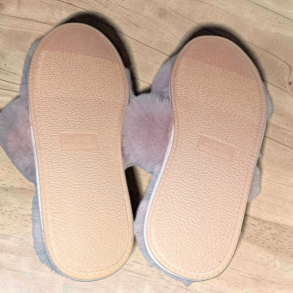 Chinese Laundry Pink Faux Fur Cross Band Slippers NWOT L 9-10 Plush Slide - Picture 9 of 9